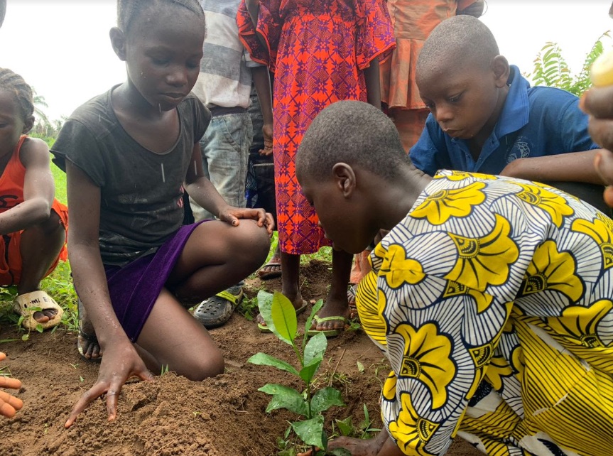 Children of SHARP planting trees