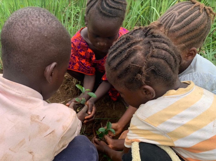 Children of SHARP planting trees