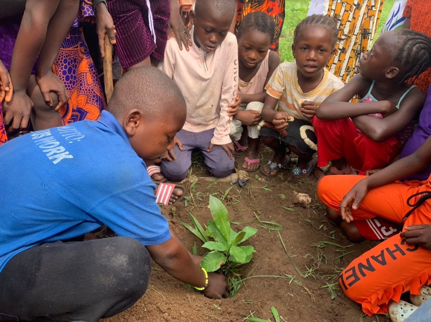 Children of SHARP planting trees