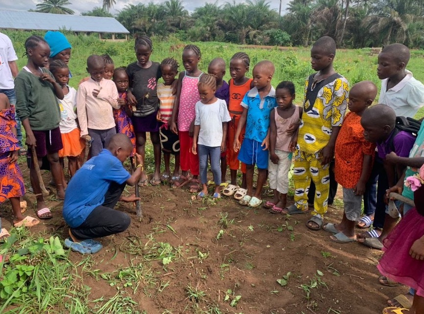 Children of SHARP planting trees